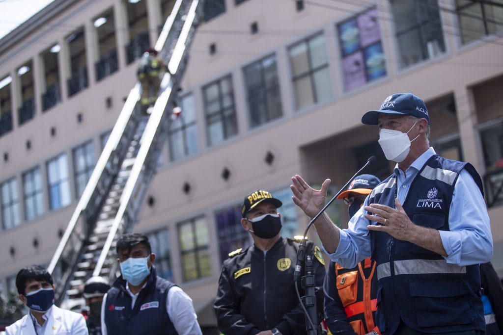 Alcalde de Lima lideró simulacro de incendio en Mesa Redonda