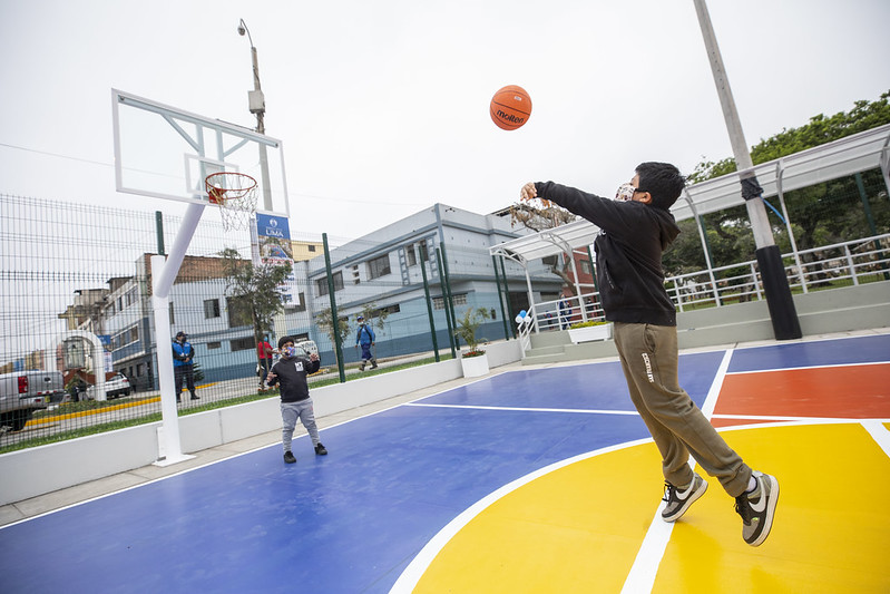 Cercado: MML entregó renovadas losas deportivas en el parque Clorinda Matto de Turner