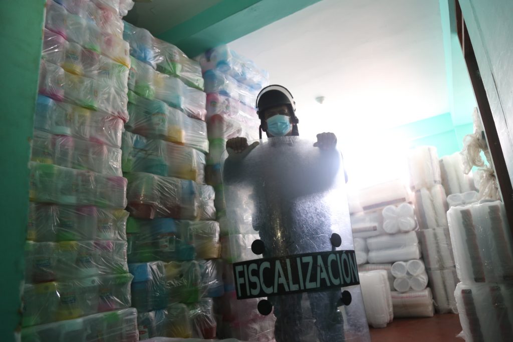 Municipalidad de Lima clausura depósitos clandestinos de plásticos y ferretería en Mesa Redonda