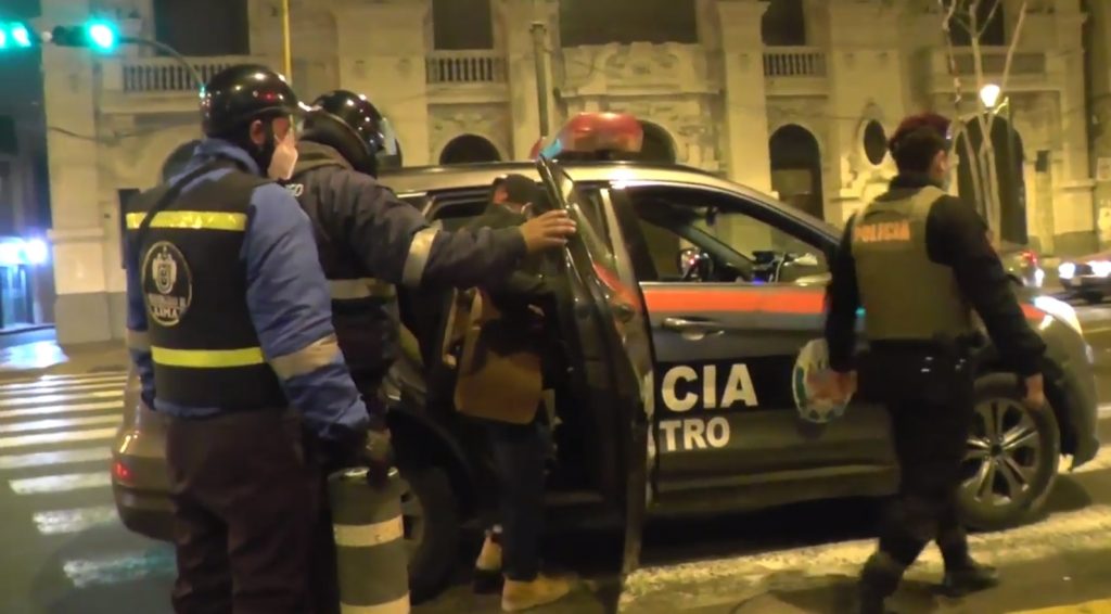 Serenos de Lima frustran robo a joven en el Cercado
