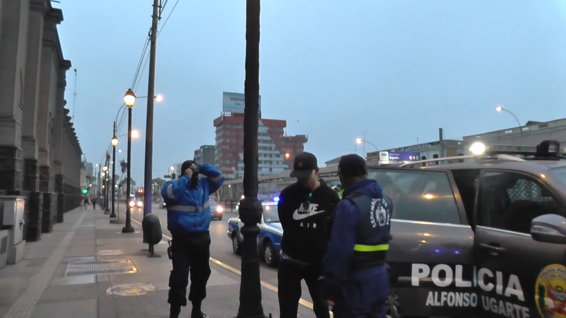 Serenos de Lima intervienen a sujetos que asaltaron a joven con arma punzocortante