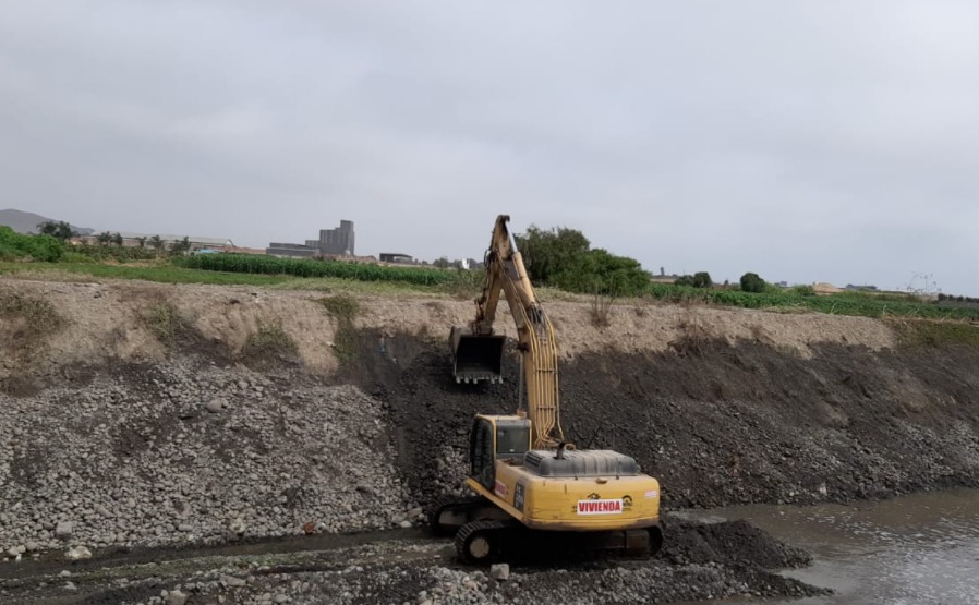 Chaclacayo: MML continúa labores de descolmatación en el río Rímac