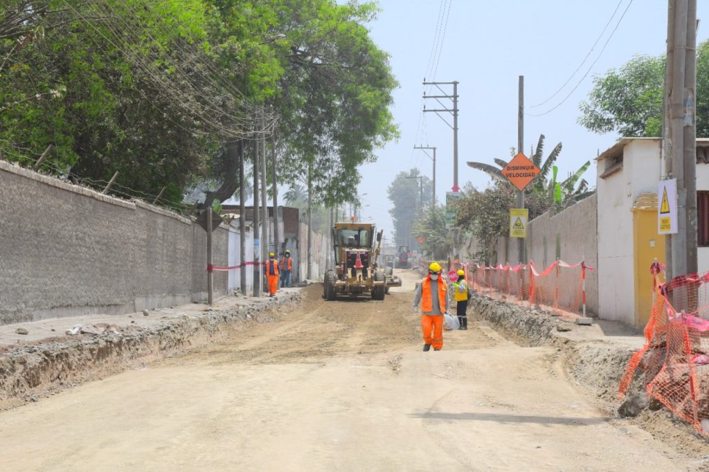 Lurigancho-Chosica: MML continúa construcción de pistas y veredas en la Av. Balaguer