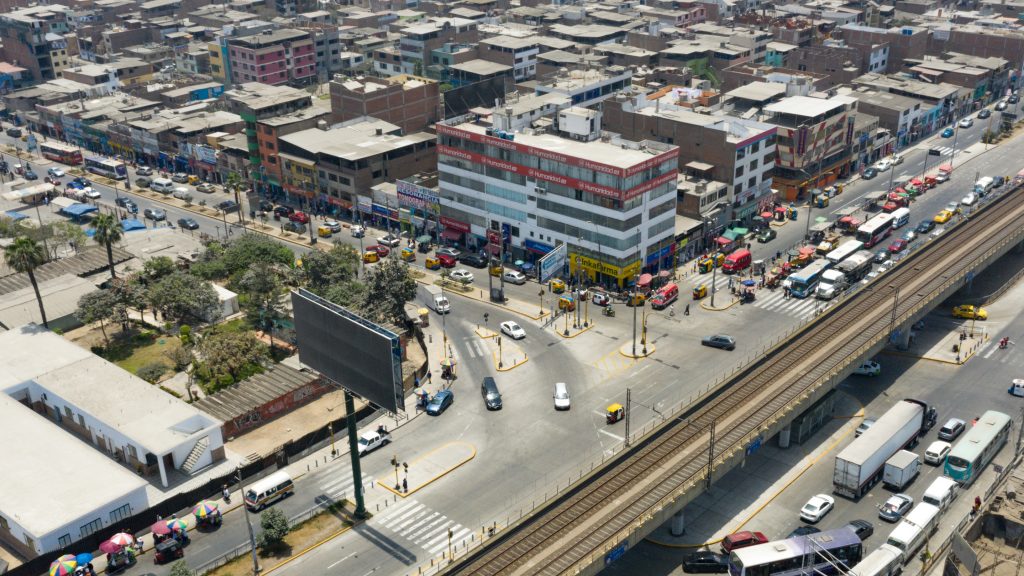 SJM: Firman contrato para construcción de paso a desnivel en el cruce de avenidas Los Héroes y Miguel Iglesias