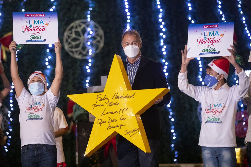 ¡La Navidad llegó! Alcalde de Lima y niños de 43 distritos encendieron el Árbol de Todos