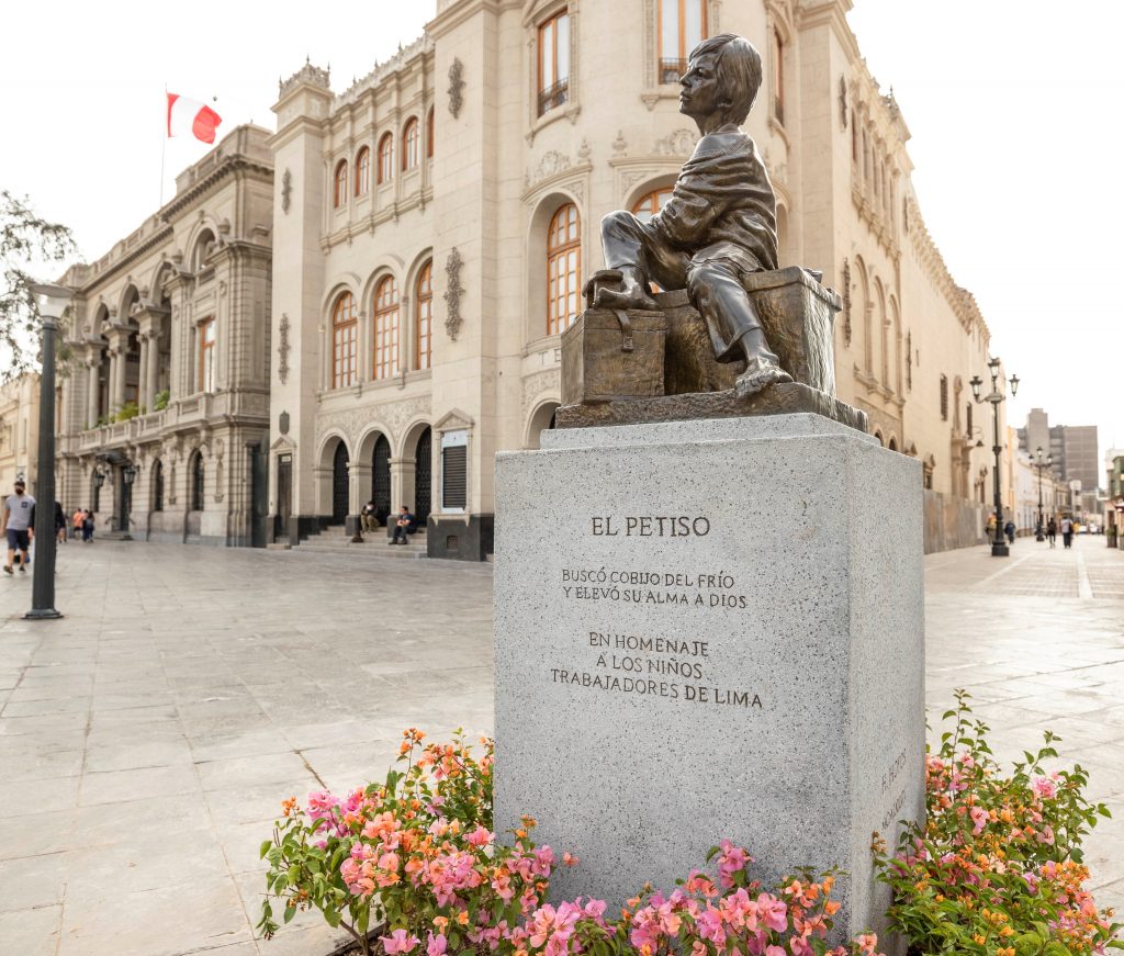 MML entrega escultura del Petiso totalmente restaurada