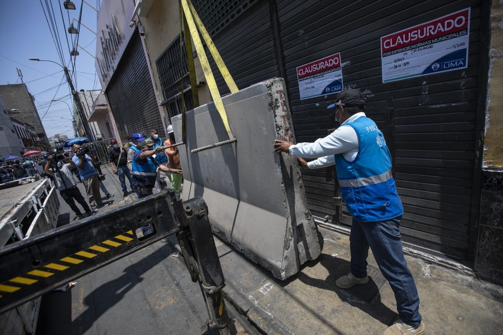 Mesa Redonda: MML clausura locales comerciales que eran usados como almacenes clandestinos