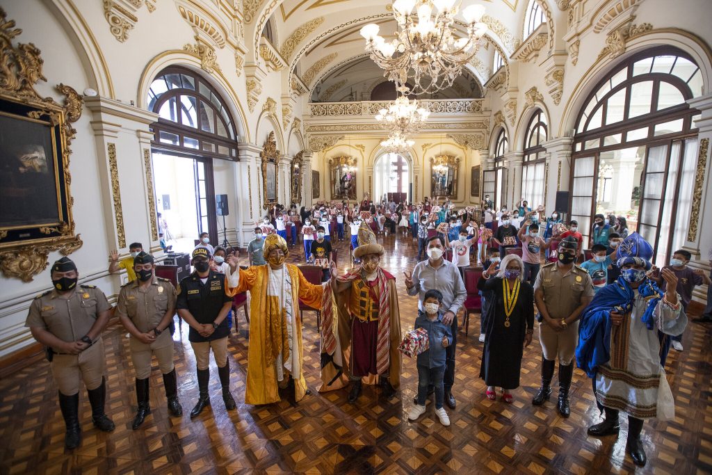 Niñas y niños de albergues municipales participaron en tradicional Bajada de Reyes