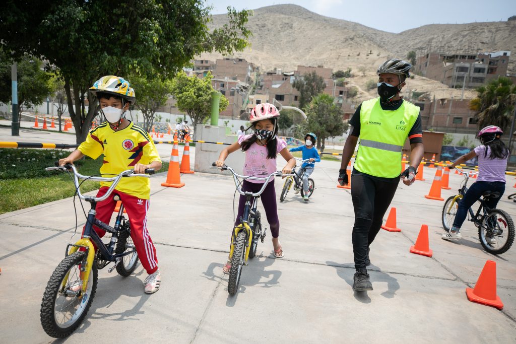 Municipalidad de Lima brindó clases gratuitas de bicicleta a vecinos de La Molina