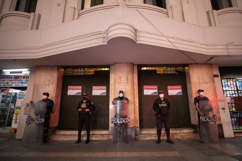 Actos contra el pudor: MML y PNP intervienen cine Ritz en la Av. Alfonso Ugarte