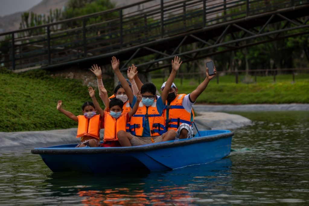 Clubes zonales ofrecen lagunas artificiales para paseos en bote