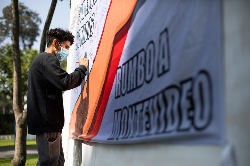 URUGUAY VS. PERÚ: VEN AL FESTIVAL DEL HINCHA PERUANO Y FIRMA LA BANDERA QUE VIAJARÁ A MONTEVIDEO