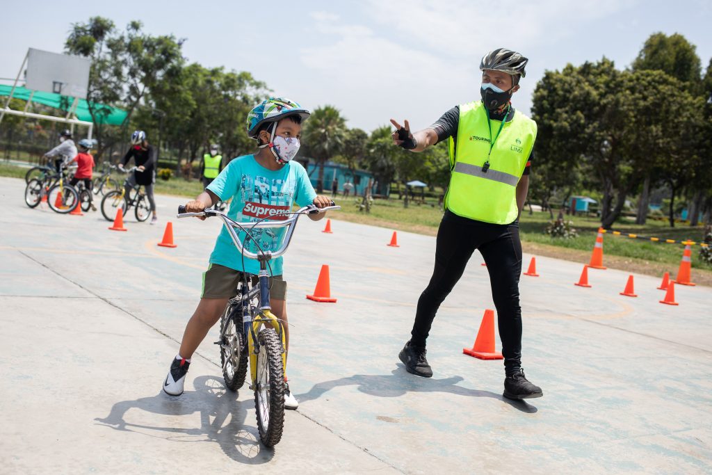 ¿Quieres aprender a manejar bicicleta? Participa de las clases gratuitas de la MML en el club zonal Huayna Cápac