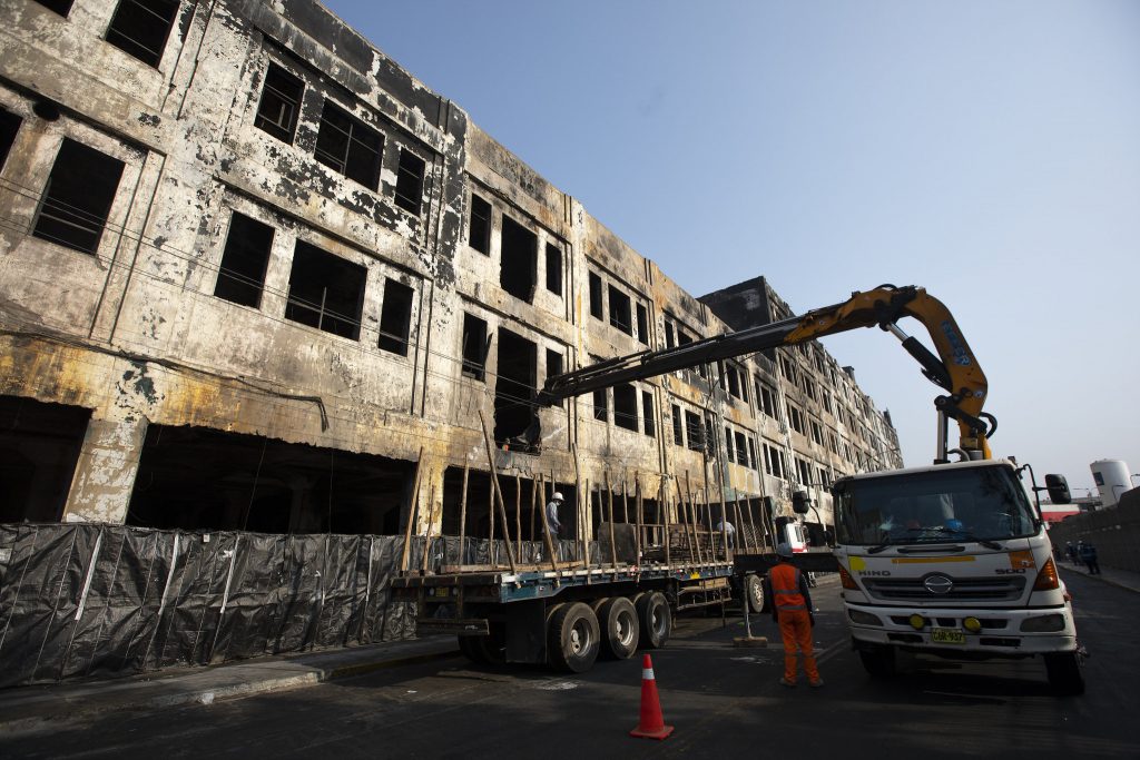 Las Malvinas: MML supervisa inicio de desmontaje de estructuras metálicas de edificio Nicolini