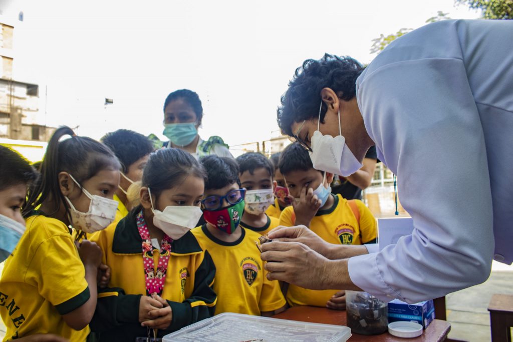 Regresó la Caravana STEAM a colegios y espacios públicos para promover la ciencia en niños y adolescentes