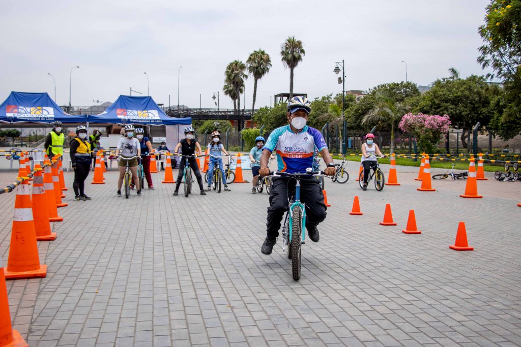 ¿Quieres aprender a manejar bicicleta? Participa en los talleres gratuitos de la MML en el parque La Muralla