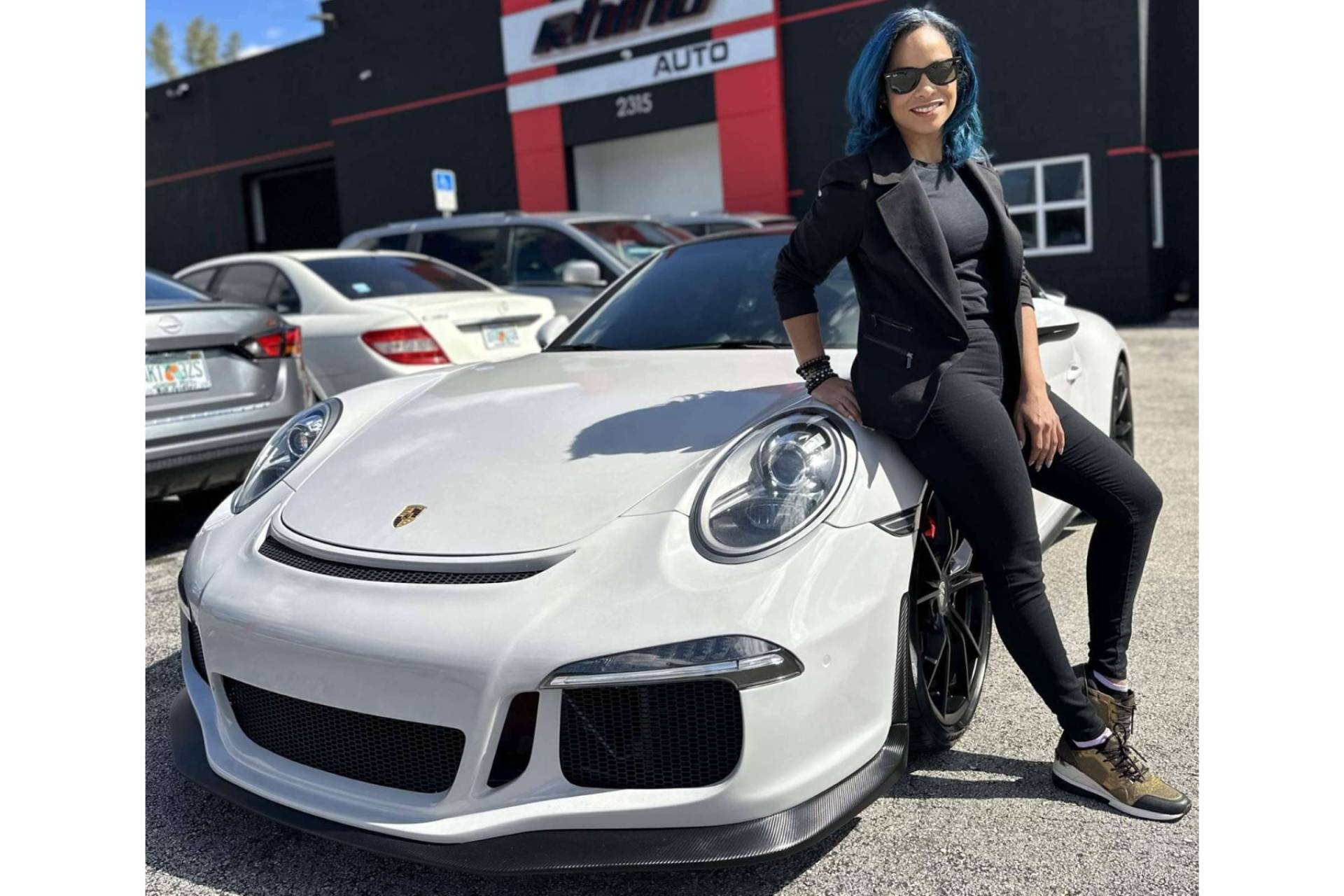 Las ventajas de contratar los servicios de creadores de contenido en la industria automovilística de Dahiana José