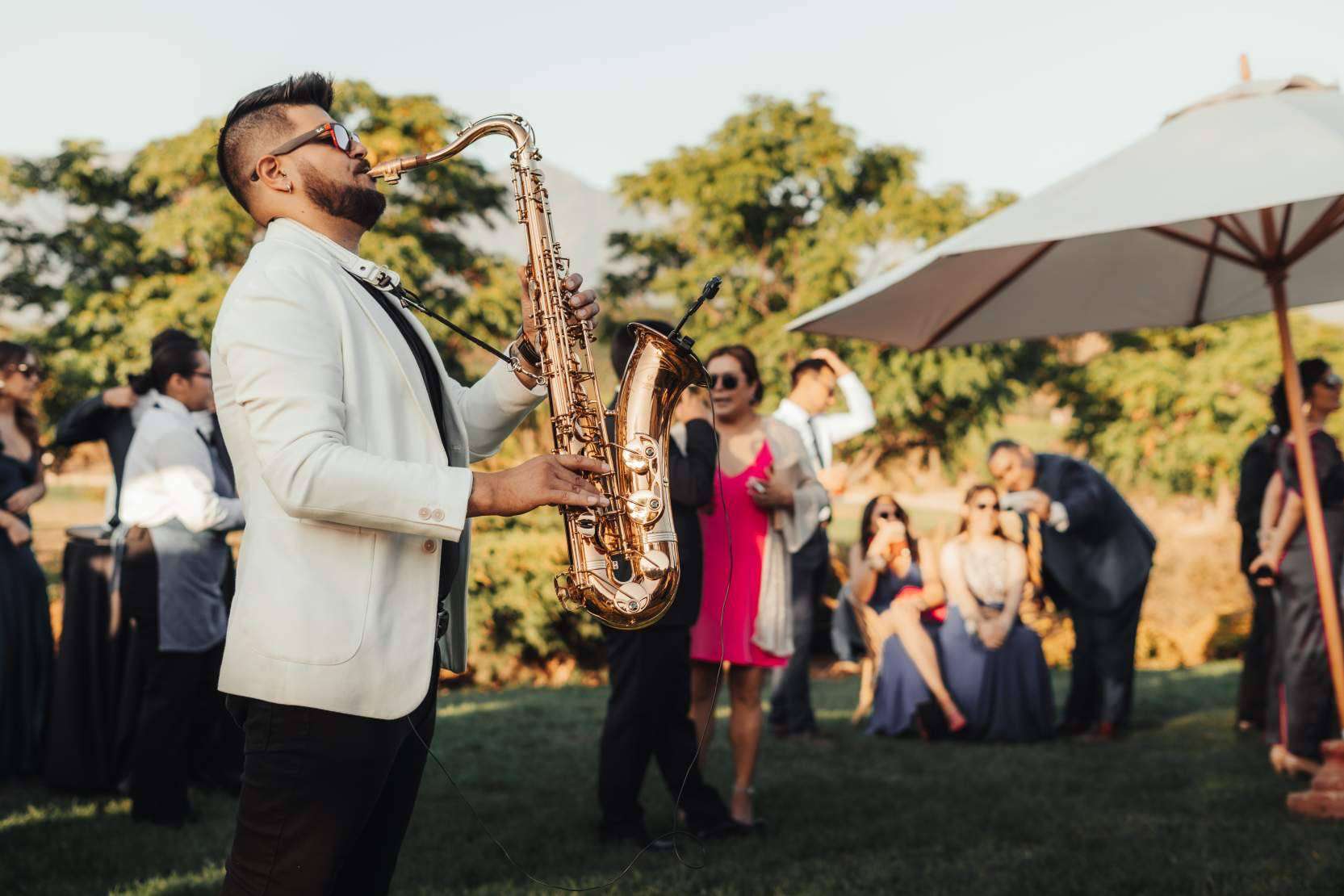 Razones por las que contratar a un saxofonista para eventos