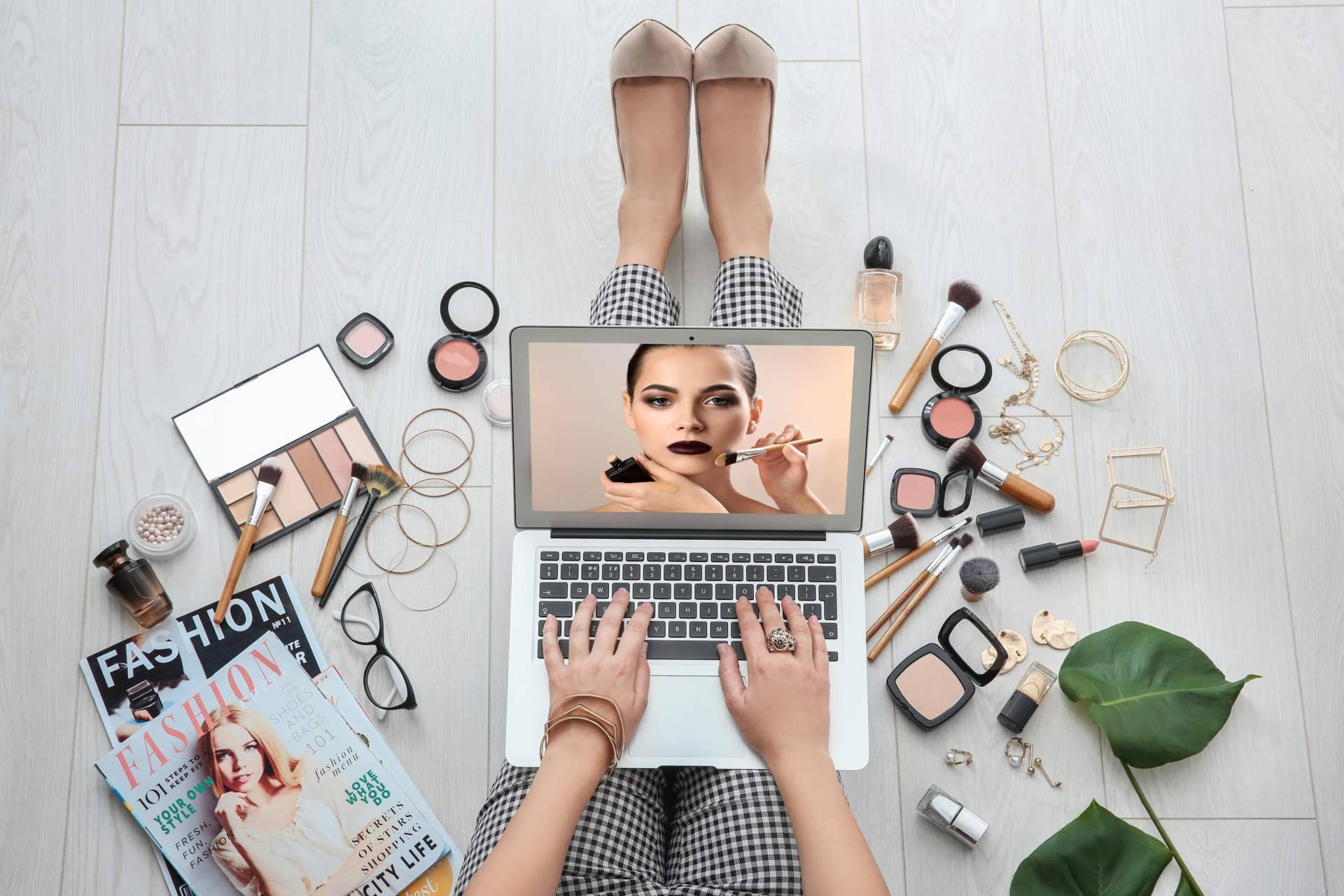 ¿Dónde formarse en cursos del sector belleza de forma práctica y eficaz? Estética Latina Academy