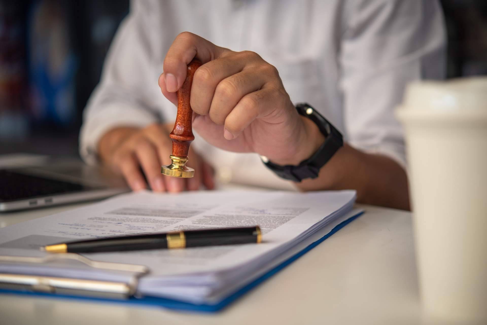 Grupo Legal Gebeloff indica cómo actuar en casos de incumplimiento contractual
