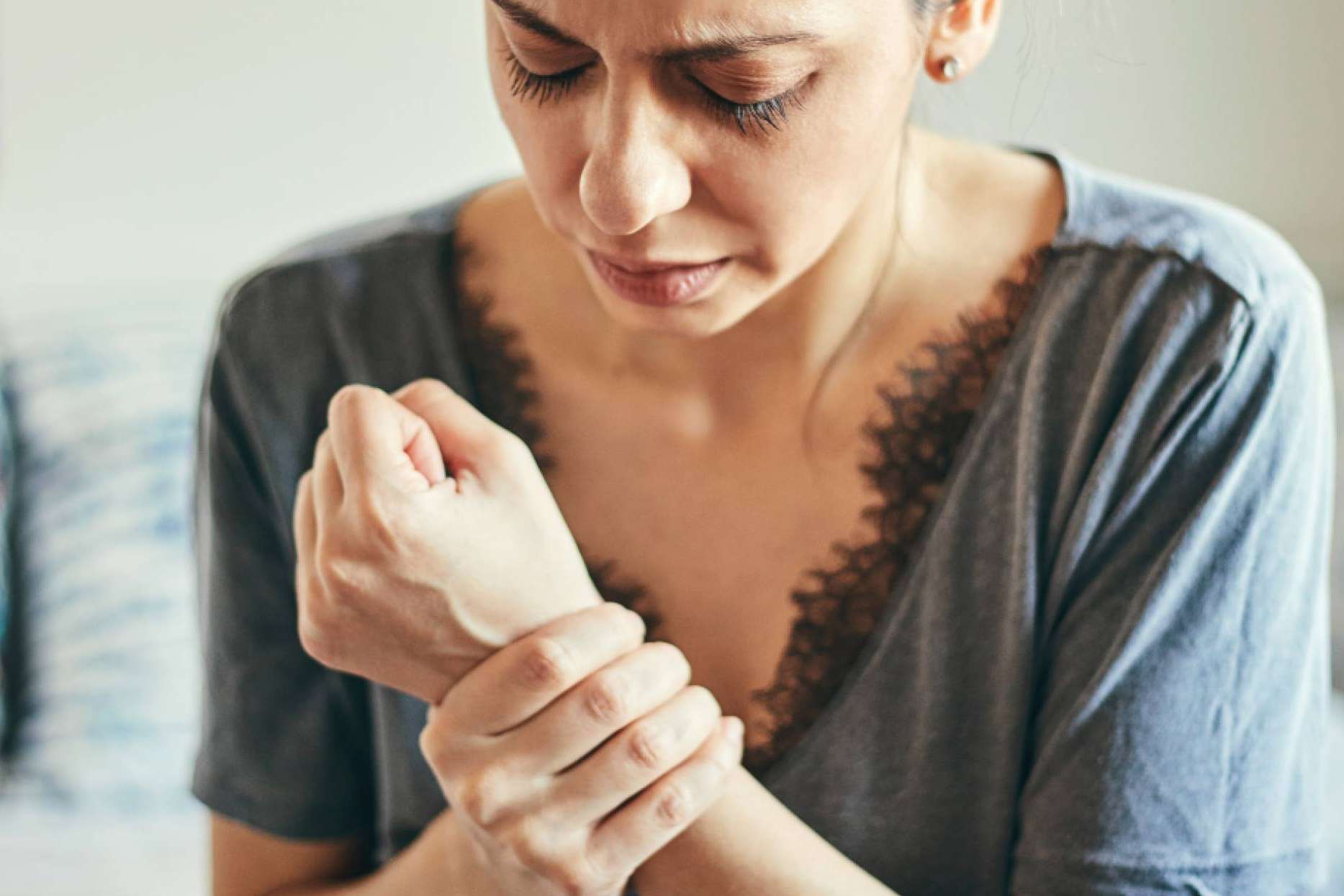 Menopausia en Forma habla de las causas, tratamiento y prevención de los dolores articulares en la menopausia