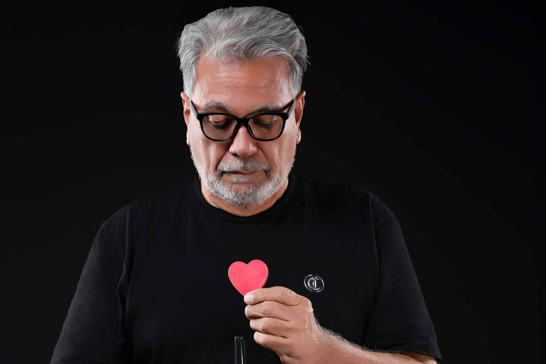 'Abrazando la finitud', Germán A. DeLaRosa reflexiona sobre el duelo, la pérdida y la impermanencia